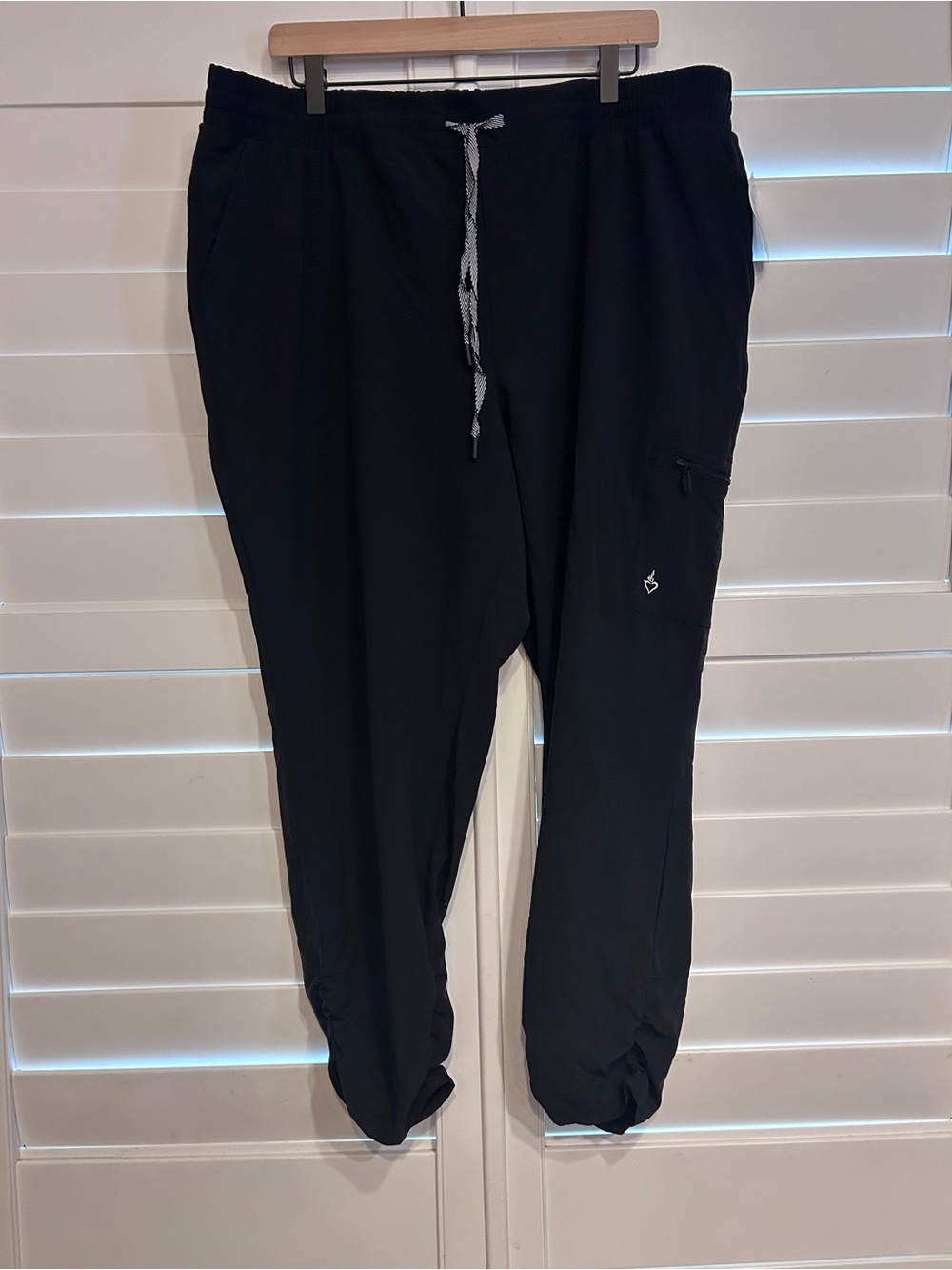 Torrid Happy Camper Woven Ruched Crop Active Pant Black Size 2x